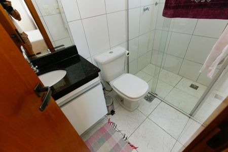 Apartamento à venda com 85m², 3 quartos e 2 vagas Apartamento à venda com 85m², 3 quartos e 2 vagasBanheiro da Suíte