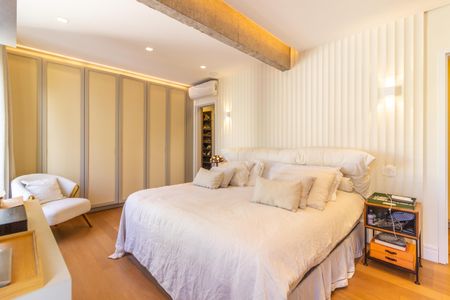 Apartamento à venda com 290m², 3 quartos e 2 vagas Apartamento à venda com 290m², 3 quartos e 2 vagasSuíte