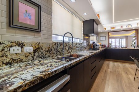 Apartamento à venda com 290m², 3 quartos e 2 vagas Apartamento à venda com 290m², 3 quartos e 2 vagasCozinha