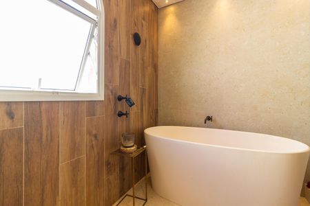 Apartamento à venda com 290m², 3 quartos e 2 vagas Apartamento à venda com 290m², 3 quartos e 2 vagasBanheiro da Suíte