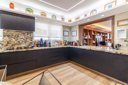 Apartamento à venda com 290m², 3 quartos e 2 vagas Apartamento à venda com 290m², 3 quartos e 2 vagasCozinha