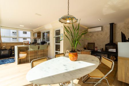 Apartamento à venda com 290m², 3 quartos e 2 vagas Apartamento à venda com 290m², 3 quartos e 2 vagasTerraço