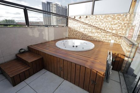 Apartamento à venda com 100m², 2 quartos e 1 vagaÁrea aberta cobertura