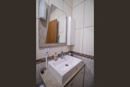 Casa à venda com 87m², 3 quartos e 2 vagasBanheiro