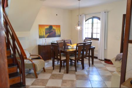 Casa à venda com 350m², 3 quartos e 5 vagas Casa à venda com 350m², 3 quartos e 5 vagasSala