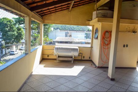 Casa à venda com 350m², 3 quartos e 5 vagas Casa à venda com 350m², 3 quartos e 5 vagasTerraço