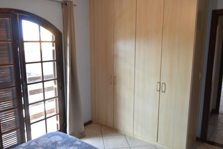 Casa à venda com 350m², 3 quartos e 5 vagas Casa à venda com 350m², 3 quartos e 5 vagasQuarto 1