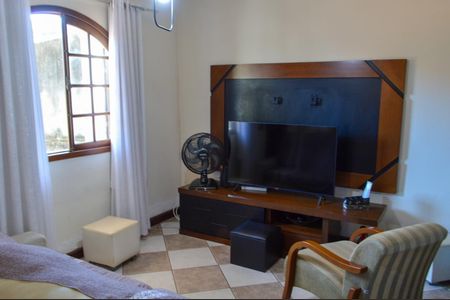 Casa à venda com 350m², 3 quartos e 5 vagas Casa à venda com 350m², 3 quartos e 5 vagasSala