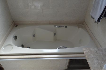 Casa à venda com 350m², 3 quartos e 5 vagas Casa à venda com 350m², 3 quartos e 5 vagasBanheiro da Suíte