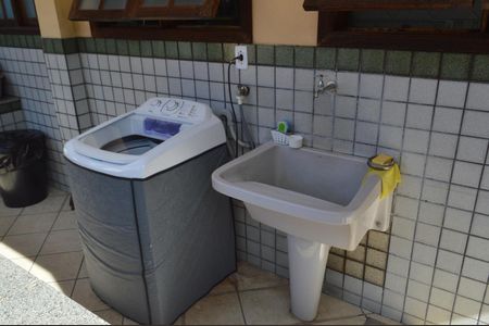 Casa à venda com 350m², 3 quartos e 5 vagas Casa à venda com 350m², 3 quartos e 5 vagasÁrea de Serviço