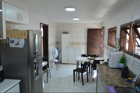 Casa à venda com 350m², 3 quartos e 5 vagas Casa à venda com 350m², 3 quartos e 5 vagasCozinha