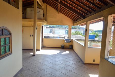 Casa à venda com 350m², 3 quartos e 5 vagas Casa à venda com 350m², 3 quartos e 5 vagasTerraço