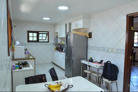 Casa à venda com 350m², 3 quartos e 5 vagas Casa à venda com 350m², 3 quartos e 5 vagasCozinha