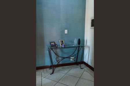 Casa à venda com 350m², 3 quartos e 5 vagas Casa à venda com 350m², 3 quartos e 5 vagasHall da escada