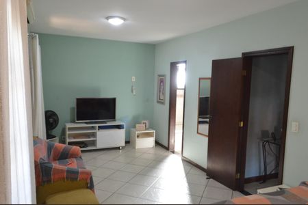 Casa à venda com 350m², 3 quartos e 5 vagas Casa à venda com 350m², 3 quartos e 5 vagasSuíte