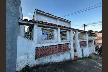 Casa à venda com 153m², 3 quartos e 2 vagasFachada