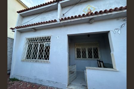 Casa à venda com 153m², 3 quartos e 2 vagasFachada