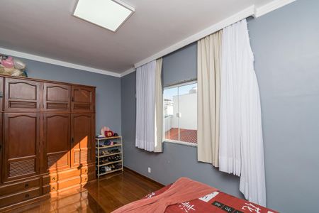 Casa à venda com 400m², 4 quartos e 3 vagas Casa à venda com 400m², 4 quartos e 3 vagasSuíte 4
