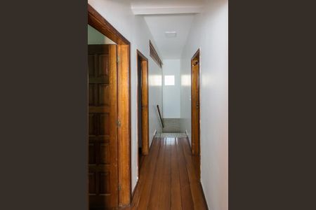 Casa à venda com 400m², 4 quartos e 3 vagas Casa à venda com 400m², 4 quartos e 3 vagasHall do 2º andar