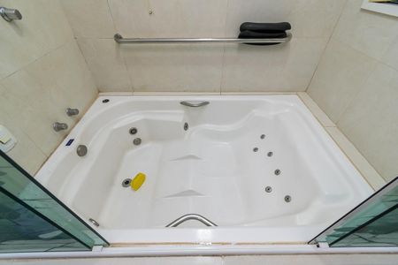 Casa à venda com 400m², 4 quartos e 3 vagas Casa à venda com 400m², 4 quartos e 3 vagasBanheiro da Suíte 1 - Hidromassagem