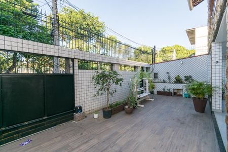 Casa à venda com 400m², 4 quartos e 3 vagas Casa à venda com 400m², 4 quartos e 3 vagasÁrea comum da Frente