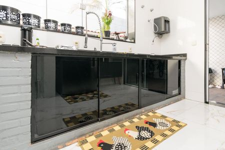 Casa à venda com 400m², 4 quartos e 3 vagas Casa à venda com 400m², 4 quartos e 3 vagasCozinha - Armários