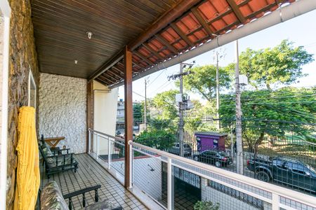 Casa à venda com 400m², 4 quartos e 3 vagas Casa à venda com 400m², 4 quartos e 3 vagasVaranda da Suíte 1