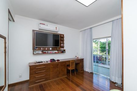 Casa à venda com 400m², 4 quartos e 3 vagas Casa à venda com 400m², 4 quartos e 3 vagasSuíte 1