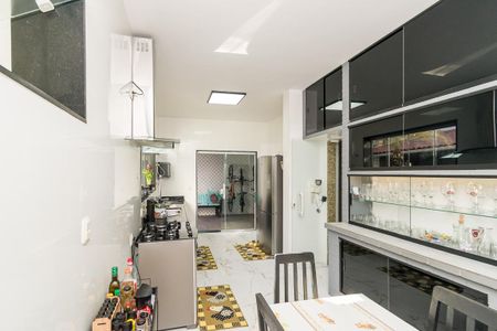 Casa à venda com 400m², 4 quartos e 3 vagas Casa à venda com 400m², 4 quartos e 3 vagasCozinha