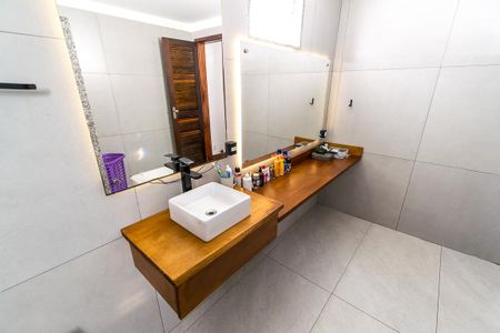 Casa à venda com 400m², 4 quartos e 3 vagas Casa à venda com 400m², 4 quartos e 3 vagasBanheiro da Suíte 2