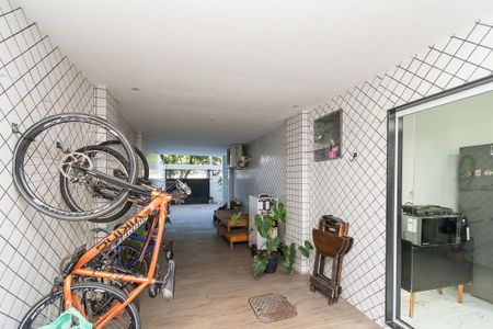 Casa à venda com 400m², 4 quartos e 3 vagas Casa à venda com 400m², 4 quartos e 3 vagasÁrea comum e Garagem