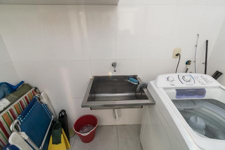 Casa à venda com 400m², 4 quartos e 3 vagas Casa à venda com 400m², 4 quartos e 3 vagasÁrea de Serviço 2