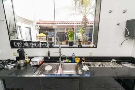 Casa à venda com 400m², 4 quartos e 3 vagas Casa à venda com 400m², 4 quartos e 3 vagasCozinha