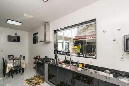 Casa à venda com 400m², 4 quartos e 3 vagas Casa à venda com 400m², 4 quartos e 3 vagasCozinha