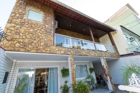 Casa à venda com 400m², 4 quartos e 3 vagas Casa à venda com 400m², 4 quartos e 3 vagasÁrea comum da Frente