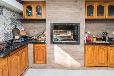 Casa à venda com 400m², 4 quartos e 3 vagas Casa à venda com 400m², 4 quartos e 3 vagasÁrea comum - Churrasqueira