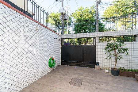 Casa à venda com 400m², 4 quartos e 3 vagas Casa à venda com 400m², 4 quartos e 3 vagasÁrea comum e Garagem