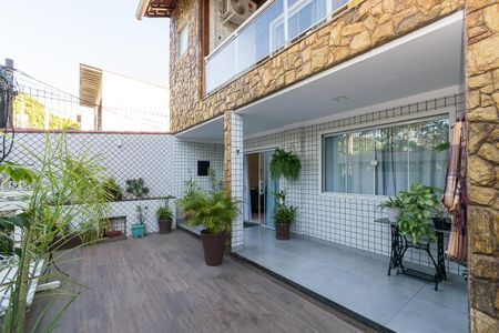 Casa à venda com 400m², 4 quartos e 3 vagas Casa à venda com 400m², 4 quartos e 3 vagasÁrea comum da Frente