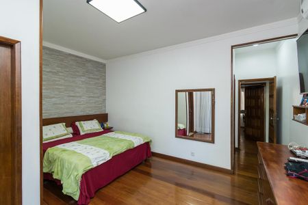 Casa à venda com 400m², 4 quartos e 3 vagas Casa à venda com 400m², 4 quartos e 3 vagasSuíte 1