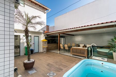 Casa à venda com 400m², 4 quartos e 3 vagas Casa à venda com 400m², 4 quartos e 3 vagasÁrea comum - Piscina