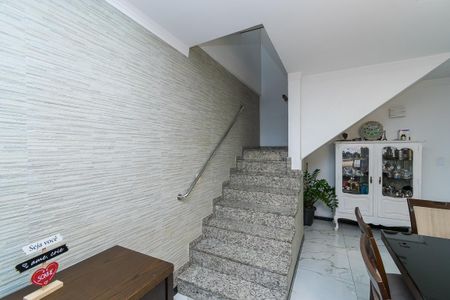 Casa à venda com 400m², 4 quartos e 3 vagas Casa à venda com 400m², 4 quartos e 3 vagasSala - Acesso ao 2º andar