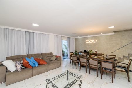 Casa à venda com 400m², 4 quartos e 3 vagas Casa à venda com 400m², 4 quartos e 3 vagasSala