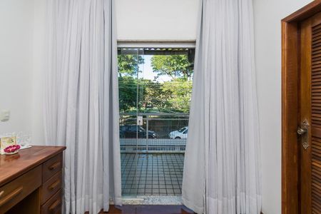 Casa à venda com 400m², 4 quartos e 3 vagas Casa à venda com 400m², 4 quartos e 3 vagasSuíte 1