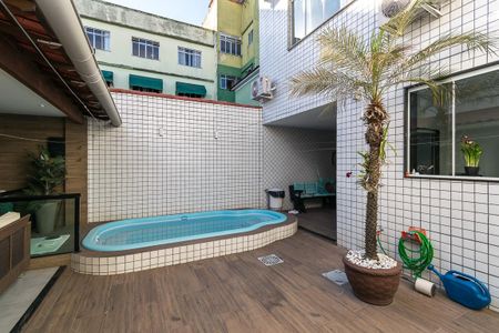 Casa à venda com 400m², 4 quartos e 3 vagas Casa à venda com 400m², 4 quartos e 3 vagasÁrea comum- Piscina