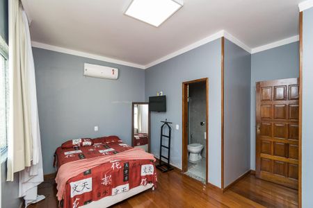 Casa à venda com 400m², 4 quartos e 3 vagas Casa à venda com 400m², 4 quartos e 3 vagasSuíte 4