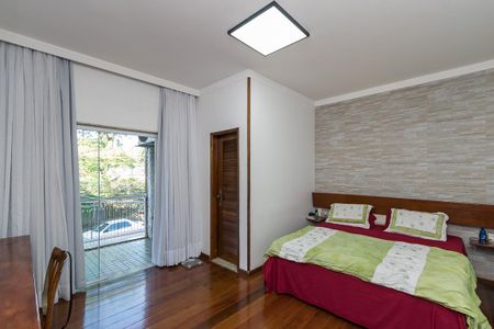 Casa à venda com 400m², 4 quartos e 3 vagas Casa à venda com 400m², 4 quartos e 3 vagasSuíte 1