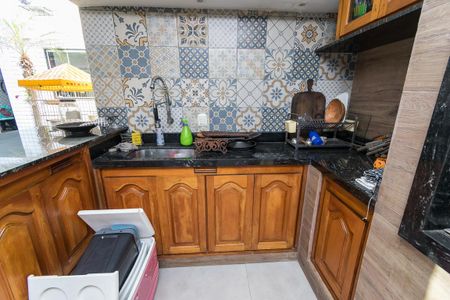 Casa à venda com 400m², 4 quartos e 3 vagas Casa à venda com 400m², 4 quartos e 3 vagasÁrea comum