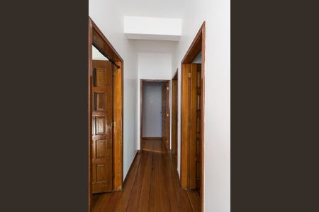 Casa à venda com 400m², 4 quartos e 3 vagas Casa à venda com 400m², 4 quartos e 3 vagasHall do 2º andar