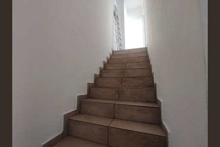 Apartamento à venda com 80m², 2 quartos e 2 vagasEscada