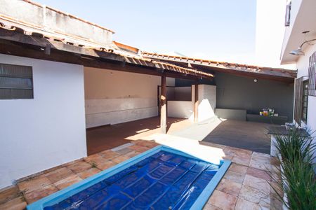 Casa para alugar com 70m², 3 quartos e 1 vaga Casa para alugar com 70m², 3 quartos e 1 vagaPiscina